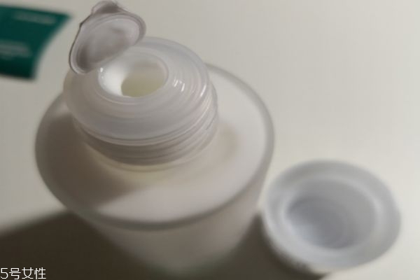 娜麗絲柔寶石乳液多少錢 娜麗絲柔寶石乳液使用方法 娜麗絲柔寶石乳液多少錢 娜麗絲柔寶石乳液使用方法