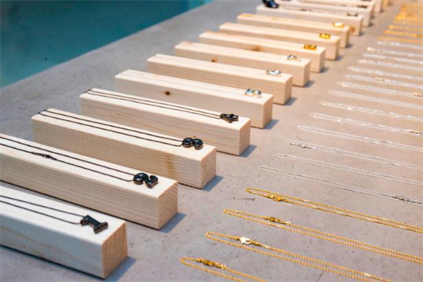 ivxlcdm項(xiàng)鏈多少錢 ivxlcdm項(xiàng)鏈在哪買 ivxlcdm項(xiàng)鏈多少錢 ivxlcdm項(xiàng)鏈在哪買