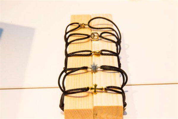 ivxlcdm項(xiàng)鏈多少錢 ivxlcdm項(xiàng)鏈在哪買 ivxlcdm項(xiàng)鏈多少錢 ivxlcdm項(xiàng)鏈在哪買