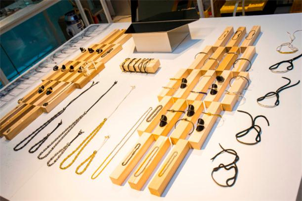 ivxlcdm項(xiàng)鏈多少錢 ivxlcdm項(xiàng)鏈在哪買 ivxlcdm項(xiàng)鏈多少錢 ivxlcdm項(xiàng)鏈在哪買