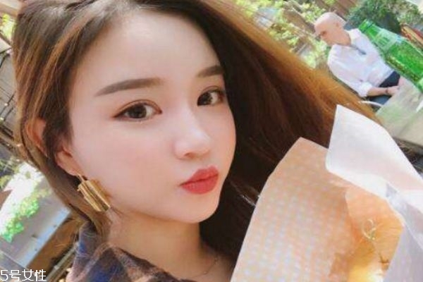 雙眼皮埋線多少錢 雙眼皮埋線的手術過程 雙眼皮埋線多少錢 雙眼皮埋線的手術過程