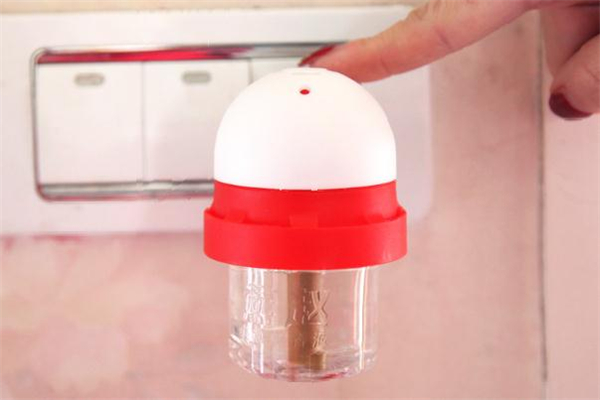 電蚊香液弄到眼睛里怎么辦 蚊香液進(jìn)眼睛了會(huì)瞎嗎 電蚊香液弄到眼睛里怎么辦 蚊香液進(jìn)眼睛了會(huì)瞎嗎