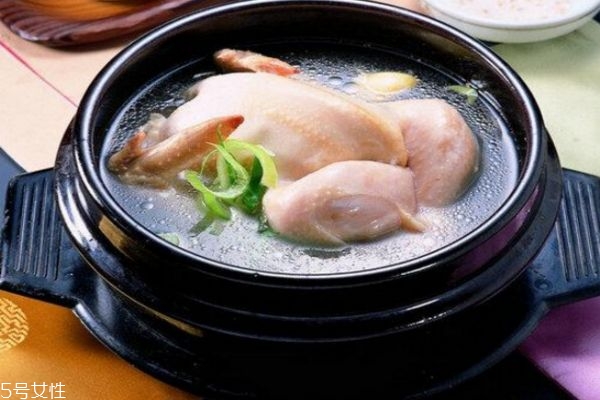 童子雞湯吃肉不如喝湯嗎 童子雞湯的營(yíng)養(yǎng)價(jià)值