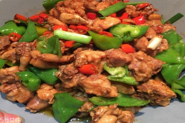 青椒童子雞怎么做好吃 青椒童子雞的做法 青椒童子雞怎么做好吃 青椒童子雞的做法