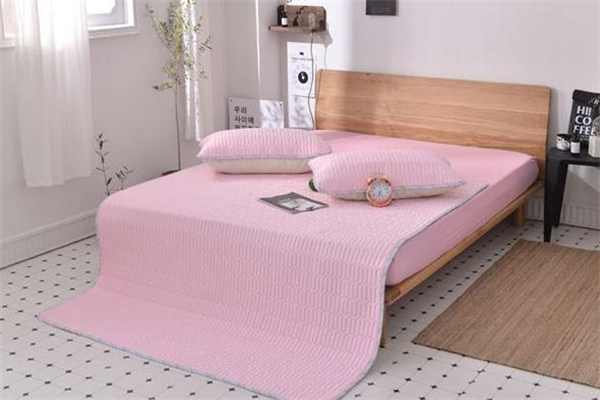 乳膠涼席和冰絲涼席哪個(gè)好 乳膠涼席和冰絲涼席區(qū)別 乳膠涼席和冰絲涼席哪個(gè)好 乳膠涼席和冰絲涼席區(qū)別