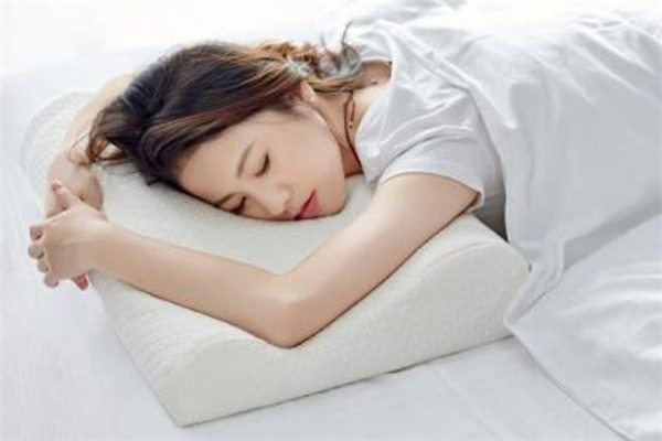 乳膠枕頭會變形嗎 乳膠枕頭會越睡越扁嗎