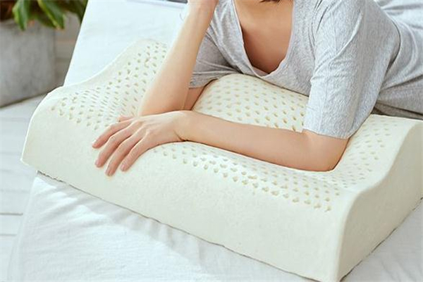 乳膠枕頭多久洗一次 乳膠枕頭用什么洗 乳膠枕頭多久洗一次 乳膠枕頭用什么洗