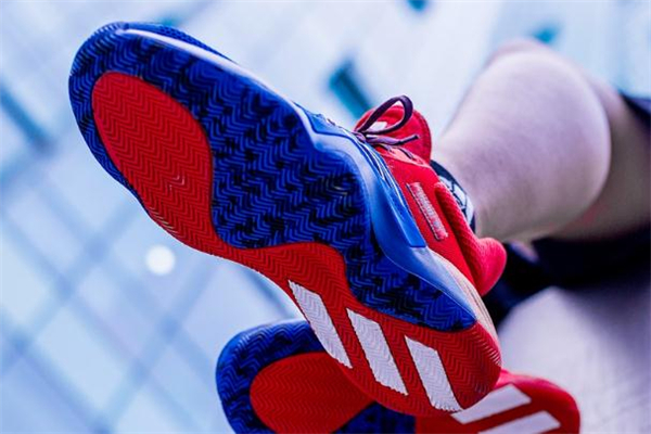 阿迪達(dá)斯米切爾一代實(shí)戰(zhàn)測評 米切爾一代腳感怎么樣 阿迪達(dá)斯米切爾一代實(shí)戰(zhàn)測評 米切爾一代腳感怎么樣