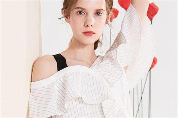 溜肩穿什么衣服好看 溜肩適合穿什么衣服 溜肩穿什么衣服好看 溜肩適合穿什么衣服