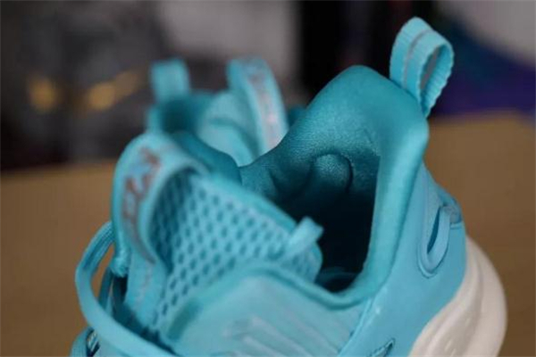 安踏kt4水花一代測(cè)評(píng) kt4水花一代實(shí)戰(zhàn)怎么樣 安踏kt4水花一代測(cè)評(píng) kt4水花一代實(shí)戰(zhàn)怎么樣