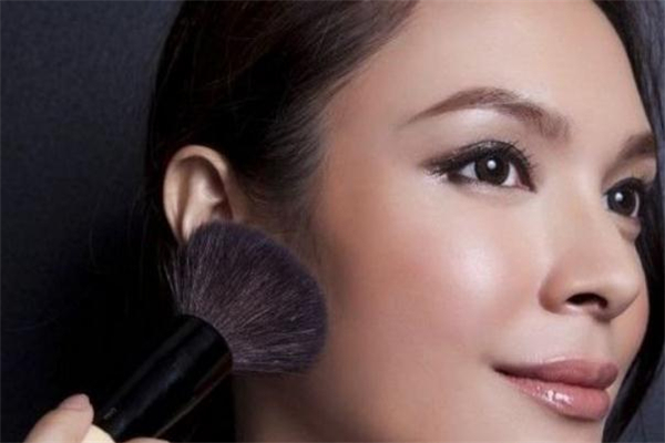 烘焙定妝法適合干皮嗎 烘焙定妝不會悶嗎 烘焙定妝法適合干皮嗎 烘焙定妝不會悶嗎