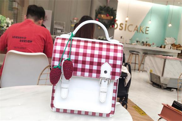 小ck草莓包多少錢 小ck草莓包200多是真的嗎 小ck草莓包多少錢 小ck草莓包200多是真的嗎