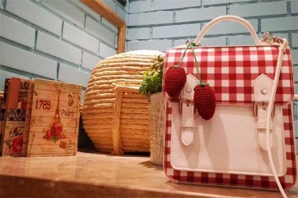 小ck草莓包多少錢 小ck草莓包200多是真的嗎 小ck草莓包多少錢 小ck草莓包200多是真的嗎