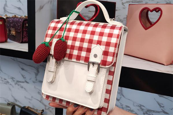 小ck草莓包多少錢 小ck草莓包200多是真的嗎 小ck草莓包多少錢 小ck草莓包200多是真的嗎