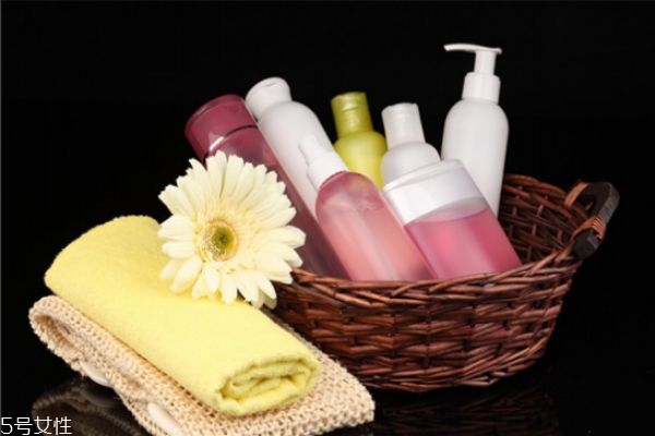長期使用沐浴露會(huì)怎樣 沐浴露的危害 長期使用沐浴露會(huì)怎樣 沐浴露的危害