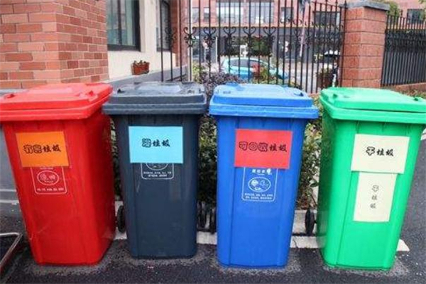 防曬噴霧瓶屬于什么垃圾 防曬噴霧瓶子扔哪里 防曬噴霧瓶屬于什么垃圾 防曬噴霧瓶子扔哪里