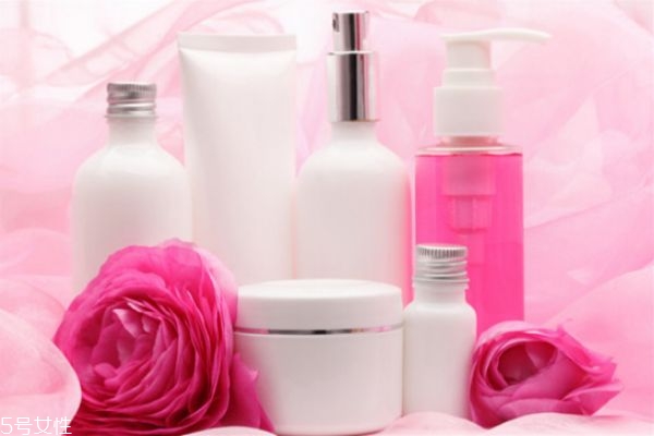 長期使用沐浴露會(huì)怎樣 沐浴露的危害 長期使用沐浴露會(huì)怎樣 沐浴露的危害