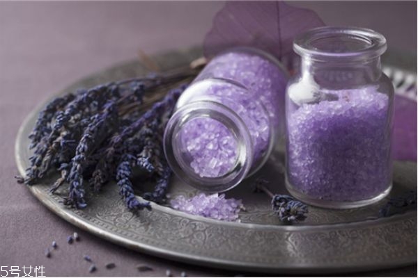 浴鹽可以起泡泡嗎 浴鹽泡澡的使用方法