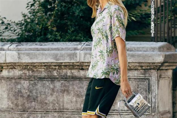 復古短袖襯衫怎么搭配 復古印花襯衫搭配指南 復古短袖襯衫怎么搭配 復古印花襯衫搭配指南