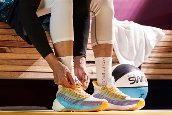 安踏kt4總決賽和kt4區(qū)別 kt4總決賽多少錢 安踏kt4總決賽和kt4區(qū)別 kt4總決賽多少錢