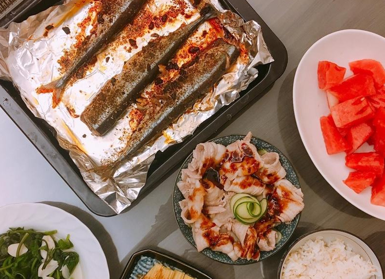 鋁箔紙用哪一面接觸食物 亮面還是霧面 鋁箔紙用哪一面接觸食物 亮面還是霧面