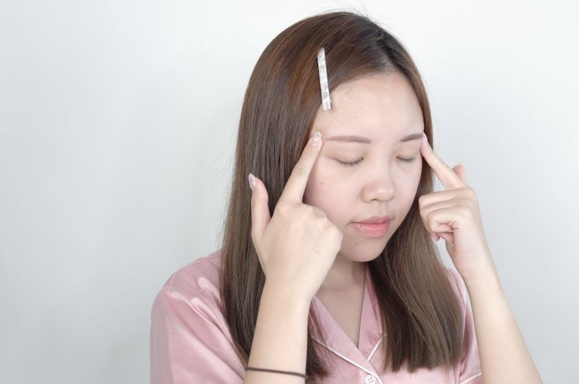 如何快速消除眼部浮腫 按壓6大穴位 如何快速消除眼部浮腫 按壓6大穴位