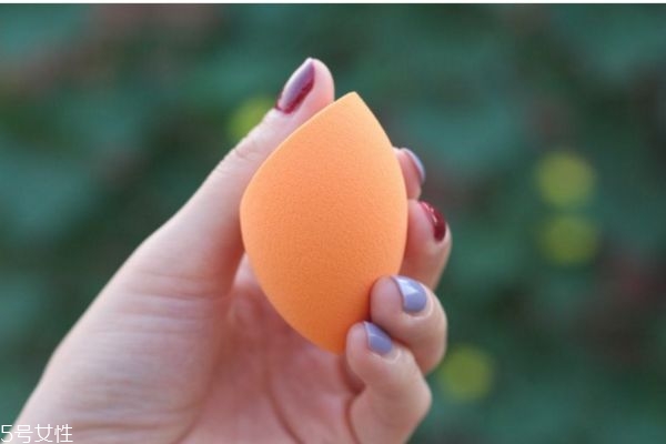 遮瑕用手還是美妝蛋 遮瑕用手好還是刷子 遮瑕用手還是美妝蛋 遮瑕用手好還是刷子