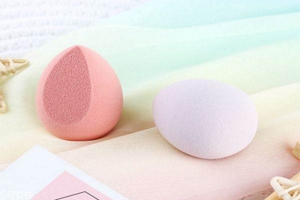 遮瑕用手還是美妝蛋 遮瑕用手好還是刷子 遮瑕用手還是美妝蛋 遮瑕用手好還是刷子