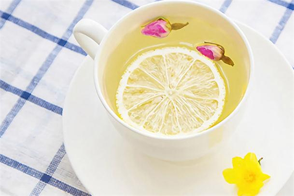 玫瑰檸檬茶能天天喝嗎 玫瑰檸檬茶的功效與禁忌 玫瑰檸檬茶能天天喝嗎 玫瑰檸檬茶的功效與禁忌
