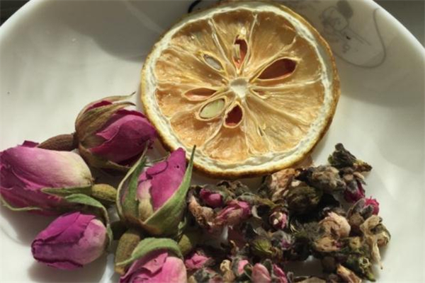 玫瑰檸檬茶什么時(shí)候喝最好 玫瑰檸檬茶適合夏天喝嗎 玫瑰檸檬茶什么時(shí)候喝最好 玫瑰檸檬茶適合夏天喝嗎