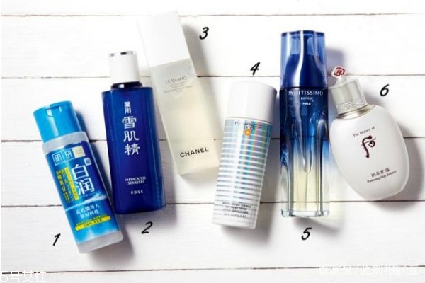 化妝水和卸妝水有什么區(qū)別 卸妝水與爽膚水區(qū)別 化妝水和卸妝水有什么區(qū)別 卸妝水與爽膚水區(qū)別