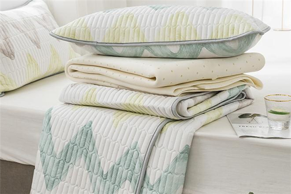 乳膠涼席可以用洗衣液洗嗎 乳膠涼席用什么洗衣液好 乳膠涼席可以用洗衣液洗嗎 乳膠涼席用什么洗衣液好