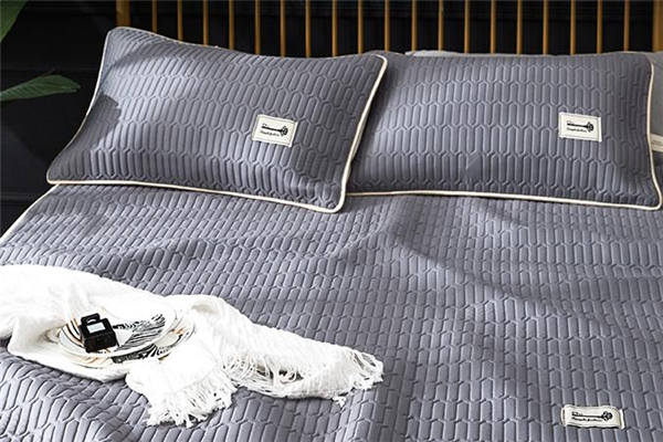 乳膠涼席買回來要洗嗎 乳膠涼席第一次用怎么清洗 乳膠涼席買回來要洗嗎 乳膠涼席第一次用怎么清洗