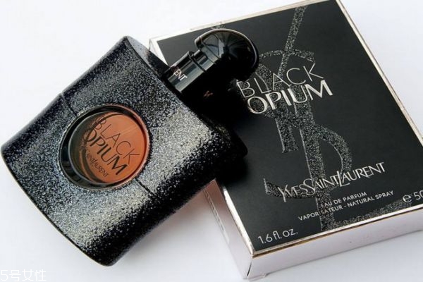 圣羅蘭黑鴉片和白夜版有什么區(qū)別 黑鴉片和白夜版的區(qū)別 圣羅蘭黑鴉片和白夜版有什么區(qū)別 黑鴉片和白夜版的區(qū)別