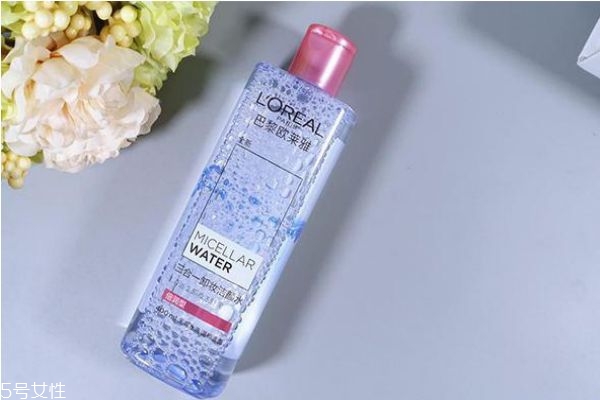 化妝水和卸妝水有什么區(qū)別 卸妝水與爽膚水區(qū)別 化妝水和卸妝水有什么區(qū)別 卸妝水與爽膚水區(qū)別
