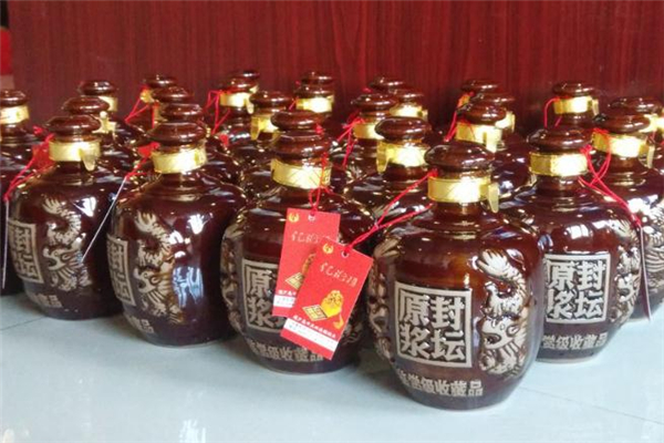 散裝白酒和瓶裝白酒的區(qū)別 散裝白酒和瓶裝酒哪個好 散裝白酒和瓶裝白酒的區(qū)別 散裝白酒和瓶裝酒哪個好