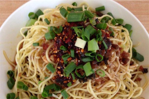 做涼面是先蒸還是先煮 涼面是煮的還是蒸的 做涼面是先蒸還是先煮 涼面是煮的還是蒸的