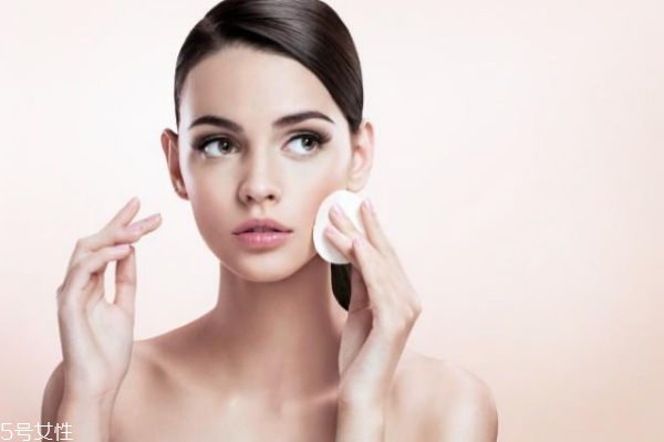 臉上浮粉是什么原因 臉上浮粉怎么緊急處理 臉上浮粉是什么原因 臉上浮粉怎么緊急處理