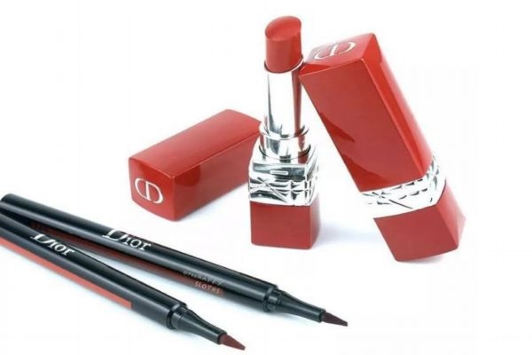 迪奧黑管紅管哪個(gè)好 紅管999和黑管999區(qū)別 迪奧黑管紅管哪個(gè)好 紅管999和黑管999區(qū)別