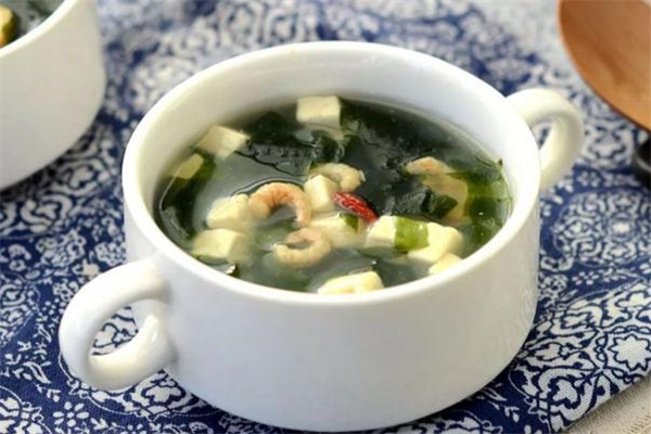 裙帶菜豆腐湯的做法 裙帶菜豆腐湯怎么做好吃 裙帶菜豆腐湯的做法 裙帶菜豆腐湯怎么做好吃