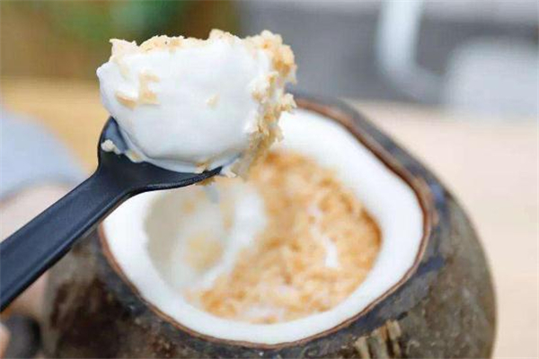 椰子肉吃多了會上火嗎 椰子肉上火還是降火 椰子肉吃多了會上火嗎 椰子肉上火還是降火