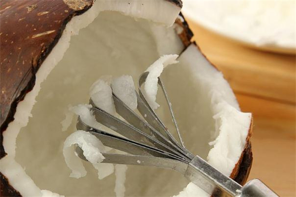 椰子肉吃多了會上火嗎 椰子肉上火還是降火 椰子肉吃多了會上火嗎 椰子肉上火還是降火