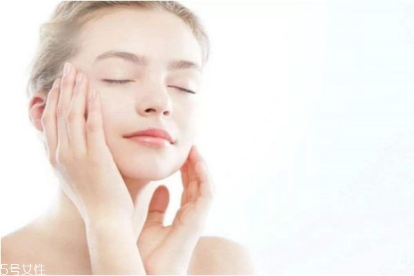 潤膚露可以擦臉嗎 潤膚露是擦臉還是全身 潤膚露可以擦臉嗎 潤膚露是擦臉還是全身