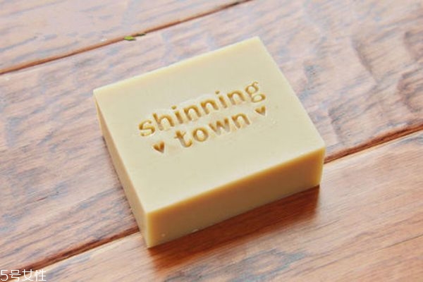 馬油皂對(duì)螨蟲有用嗎 馬油皂的功效與作用 馬油皂對(duì)螨蟲有用嗎 馬油皂的功效與作用