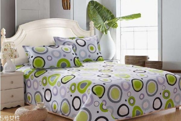 夏天床單多久洗一次 夏天長時(shí)間不洗床單的危害 夏天床單多久洗一次 夏天長時(shí)間不洗床單的危害