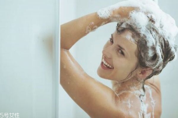 淘米水洗頭發(fā)好嗎 淘米水洗頭發(fā)的正確方法 淘米水洗頭發(fā)好嗎 淘米水洗頭發(fā)的正確方法