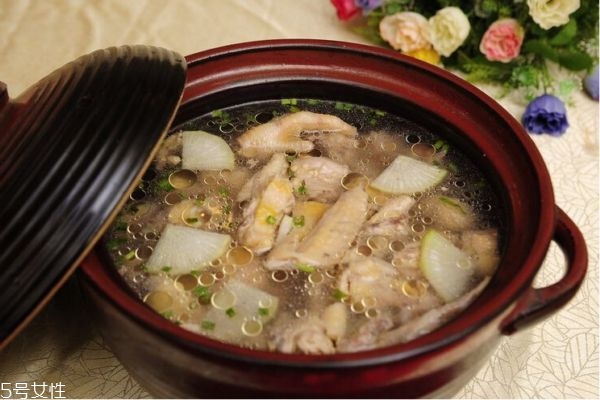 孕婦吃什么雞最有營養(yǎng) 適合孕婦喝的雞湯燉法 孕婦吃什么雞最有營養(yǎng) 適合孕婦喝的雞湯燉法