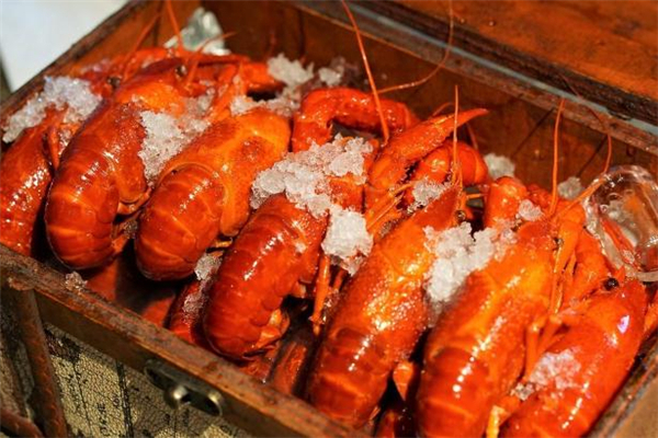 小龍蝦用鹽水泡會(huì)死嗎 小龍蝦用鹽水泡多久 小龍蝦用鹽水泡會(huì)死嗎 小龍蝦用鹽水泡多久
