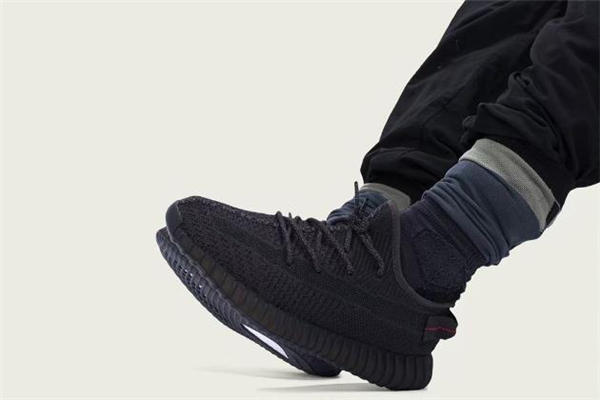 yeezy350黑天使搭配什么褲子好看 椰子黑天使配什么襪子 yeezy350黑天使搭配什么褲子好看 椰子黑天使配什么襪子