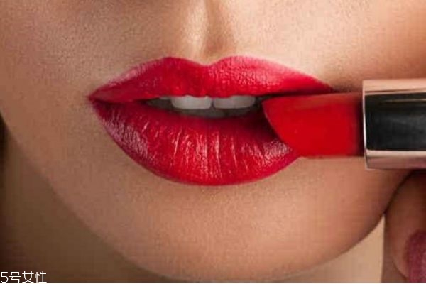 涂口紅算化妝嗎 光涂口紅是不是化妝 涂口紅算化妝嗎 光涂口紅是不是化妝
